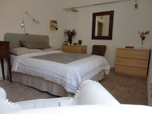 Guestroom, Nerone's - Sutri Bed & Dinner in Sutri Guestroom, Nerone's - Sutri Bed & Dinner in Sutri