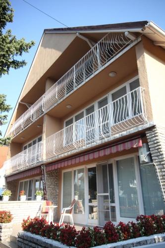 Siesta Apartmanház Balatonfüred (Siesta Apartmanhaz Balatonfured) in Balatonfured Siesta Apartmanház Balatonfüred (Siesta Apartmanhaz Balatonfured) in Balatonfured