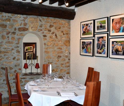 Restaurant, Petit loft de charme proche VERSAILLES SACLAY 30 mn PARIS jardin terrasse parking securise in Janvry Restaurant, Petit loft de charme proche VERSAILLES SACLAY 30 mn PARIS jardin terrasse parking securise in Janvry