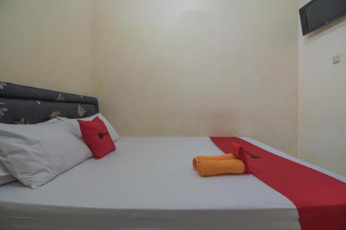 This photo about RedDoorz near Margahayu Raya 2 shared on HyHotel.com