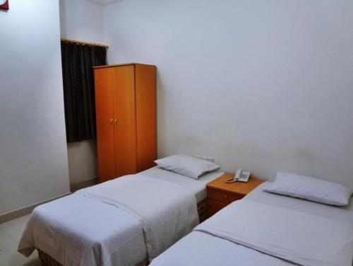 Bed, Plaza Hotel near Ghalya's Museum of Modern Art Bed, Plaza Hotel near Ghalya's Museum of Modern Art