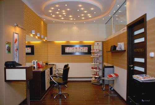 ร้านค้า, Sport Hotel in เอกเยเตมวารอส ร้านค้า, Sport Hotel in เอกเยเตมวารอส