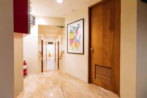 Facilities, RedDoorz @ Hotel Rosemarie near EDSA LRT Station Facilities, RedDoorz @ Hotel Rosemarie near EDSA LRT Station