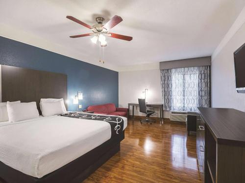La Quinta Inn & Suites by Wyndham Houston Kingwood Medical in Kingwood La Quinta Inn & Suites by Wyndham Houston Kingwood Medical in Kingwood