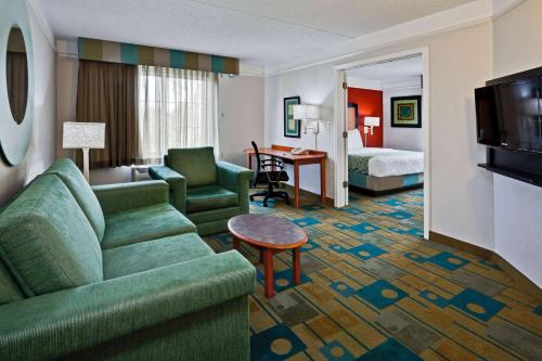 Facilities, La Quinta Inn & Suites by Wyndham USF (Near Busch Gardens) in Temple Terrace Facilities, La Quinta Inn & Suites by Wyndham USF (Near Busch Gardens) in Temple Terrace