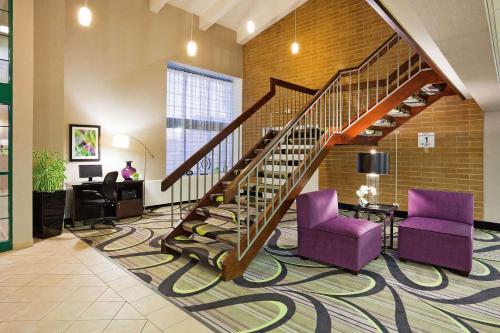 Előcsarnok, La Quinta Inn by Wyndham Oshkosh in Oshkosh Előcsarnok, La Quinta Inn by Wyndham Oshkosh in Oshkosh