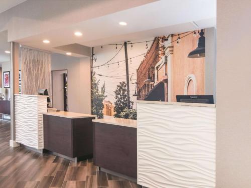 ردهة, لا كوينتا إن آند سويتس باي ويندام أتلانتا كونيرز (La Quinta Inn & Suites by Wyndham Atlanta Conyers) in كانييرز ردهة, لا كوينتا إن آند سويتس باي ويندام أتلانتا كونيرز (La Quinta Inn & Suites by Wyndham Atlanta Conyers) in كانييرز