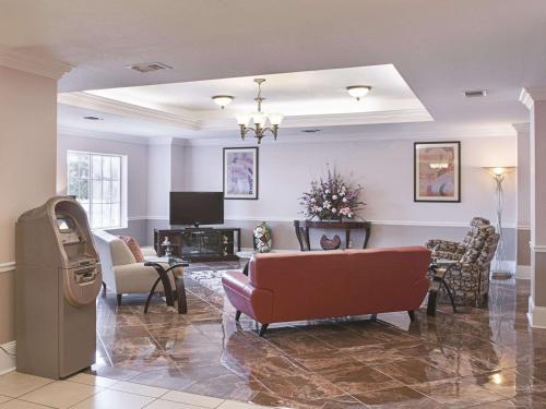 ردهة, La Quinta Inn & Suites by Wyndham Slidell - North Shore Area in Slidell ردهة, La Quinta Inn & Suites by Wyndham Slidell - North Shore Area in Slidell