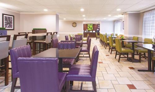 Restaurant, La Quinta Inn & Suites by Wyndham Miami Airport East in Miami (FL) Restaurant, La Quinta Inn & Suites by Wyndham Miami Airport East in Miami (FL)