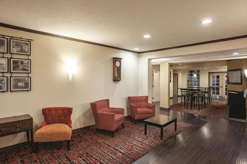 Előcsarnok, La Quinta Inn & Suites by Wyndham Davis in Davis Előcsarnok, La Quinta Inn & Suites by Wyndham Davis in Davis