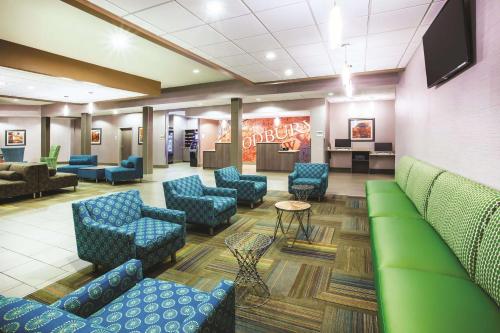 Lobby, La Quinta Inn & Suites by Wyndham St. Paul-Woodbury in Woodbury (MN) Lobby, La Quinta Inn & Suites by Wyndham St. Paul-Woodbury in Woodbury (MN)
