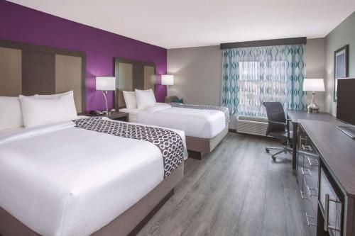 La Quinta Inn & Suites by Wyndham Effingham in Effingham (IL) La Quinta Inn & Suites by Wyndham Effingham in Effingham (IL)