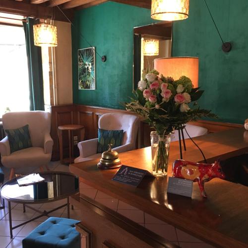 Hôtel Aux Vendanges de Bourgogne (Hotel Aux Vendanges de Bourgogne) in Paray-le-Monial Hôtel Aux Vendanges de Bourgogne (Hotel Aux Vendanges de Bourgogne) in Paray-le-Monial