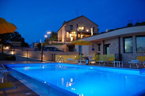Swimming pool, La tana dei leoni in Monsampolo del Tronto Swimming pool, La tana dei leoni in Monsampolo del Tronto