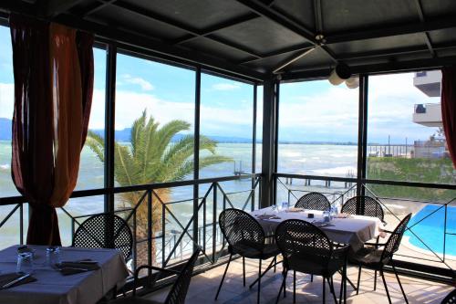 Θέα, Hotel Estee in Ντεσεντζάνο Ντελ Γκάρντα Θέα, Hotel Estee in Ντεσεντζάνο Ντελ Γκάρντα