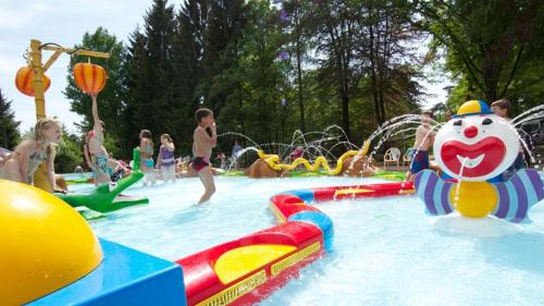 Parque infantil, Chalet Descansar op de Veluwe in Beekbergen Parque infantil, Chalet Descansar op de Veluwe in Beekbergen