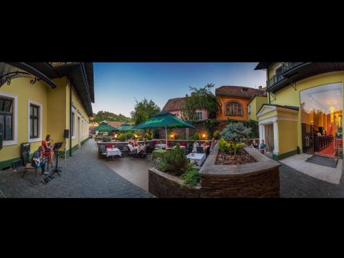 阳台/露台, 锡吉什瓦拉中央公园酒店 (Hotel Central Park Sighisoara) in 锡吉什瓦拉 阳台/露台, 锡吉什瓦拉中央公园酒店 (Hotel Central Park Sighisoara) in 锡吉什瓦拉