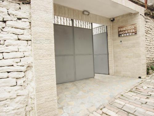 入口, Friends' Guesthouse & Hostel in 吉羅卡斯特 入口, Friends' Guesthouse & Hostel in 吉羅卡斯特