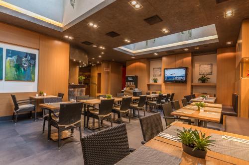 Ételek és italok, Museum Hotel Budapest (Hotel Museum Budapest) near Magyar Nemzeti Múzeum Ételek és italok, Museum Hotel Budapest (Hotel Museum Budapest) near Magyar Nemzeti Múzeum