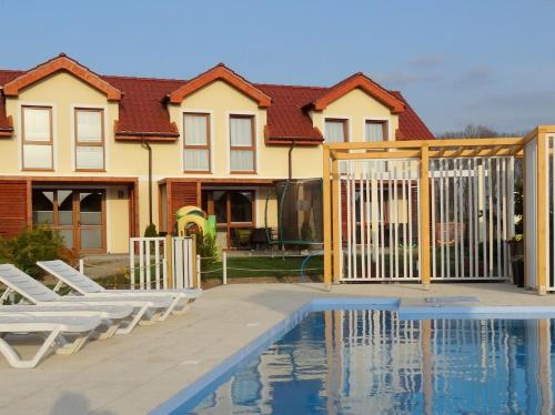 Bazen, Koralia Domki i Apartamenty in Sarbinowo Bazen, Koralia Domki i Apartamenty in Sarbinowo