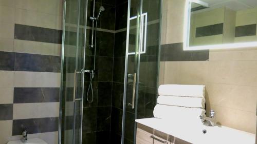 Bathroom, Appart'hotel le Pelerin in Lourdes Bathroom, Appart'hotel le Pelerin in Lourdes