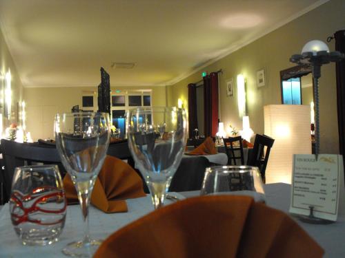 Restaurante, Logis Hotel Restaurant Les Capucins in Avallon Restaurante, Logis Hotel Restaurant Les Capucins in Avallon