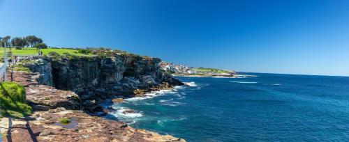 Strand, Clovelly Hotel near Coogee Beach Strand, Clovelly Hotel near Coogee Beach