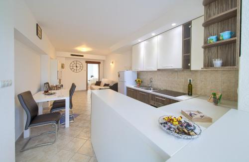 ห้องครัว, Apartmani Željka (Apartmani Zeljka) in วรฮ์ ห้องครัว, Apartmani Željka (Apartmani Zeljka) in วรฮ์