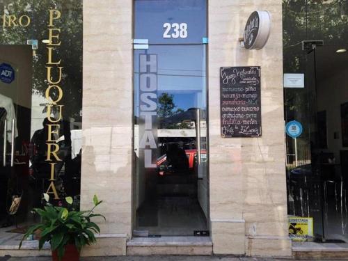 Hotel Hostal Lacroix