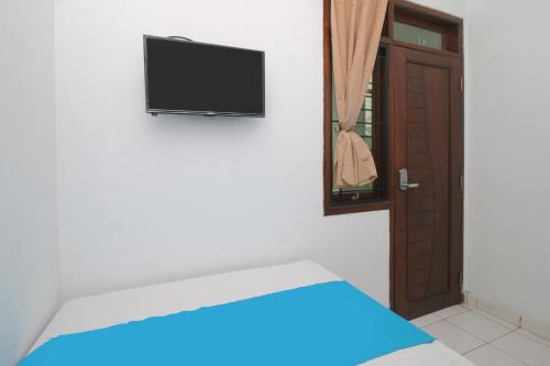 This photo about Airy Eco Syariah Pasar Kemis Raya Ruko Kutajaya Tangerang shared on HyHotel.com