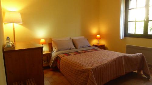 Bed, Les Pucines T2 bas de villa in Six Fours Les Plages Bed, Les Pucines T2 bas de villa in Six Fours Les Plages