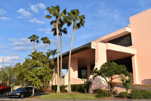 Hotel APM Inn & Suites
