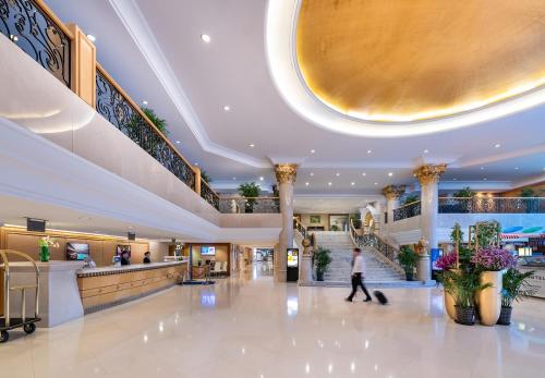 Lobby, Novotel Peace Beijing Hotel near Wangfujing Street Lobby, Novotel Peace Beijing Hotel near Wangfujing Street