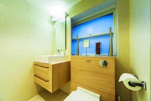 This photo about Stunning Bond Street - Mayfair Apartment shared on HyHotel.com