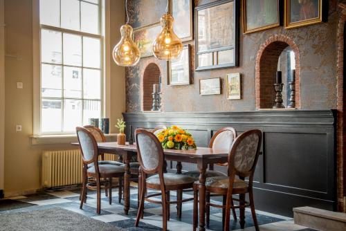 Фойє, City Hotel Nieuw Minerva Leiden in Лейден Фойє, City Hotel Nieuw Minerva Leiden in Лейден
