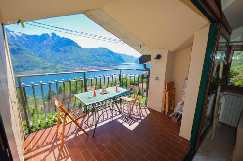 Balcony/terrace, Appartamento Gioiosa in Civenna Balcony/terrace, Appartamento Gioiosa in Civenna