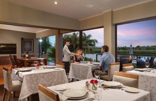 Restaurant, River Place Manor near Upington Airport Restaurant, River Place Manor near Upington Airport