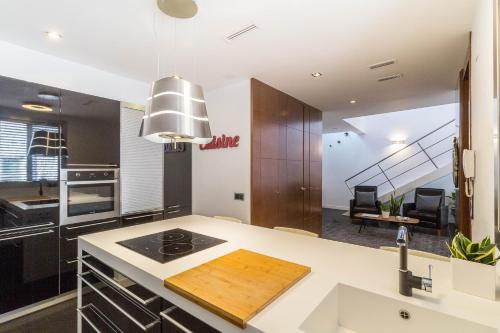 кухня, VLVilla - Villa de lujo en Valencia con piscina privada y sala de cine in València кухня, VLVilla - Villa de lujo en Valencia con piscina privada y sala de cine in València