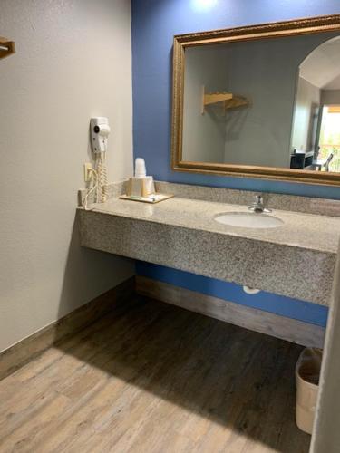 This photo about Camelot Inn & Suites shared on HyHotel.com