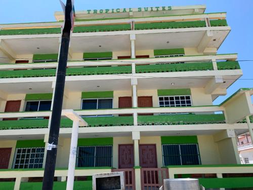 Hotel Tropical Suites