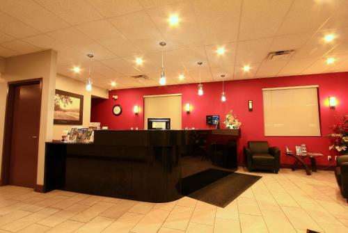 Lobby, Super 8 By Wyndham Kelowna Bc in Kelowna (BC) Lobby, Super 8 By Wyndham Kelowna Bc in Kelowna (BC)