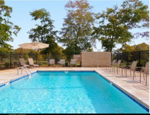 Swimming pool, Microtel Inn & Suites by Wyndham Ozark in Ozark (AL) Swimming pool, Microtel Inn & Suites by Wyndham Ozark in Ozark (AL)