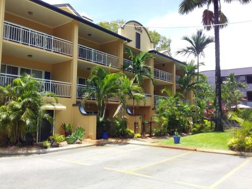 Entrance, The York Beachfront Holiday Apartments in Yorkeys Knob Entrance, The York Beachfront Holiday Apartments in Yorkeys Knob