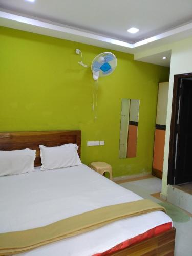 เคมเปคุวทา ลอดจิ้ง แอนด์ บอร์ดดิ้ง (Kempegowda lodging and Boarding) in เนลามังคลา เคมเปคุวทา ลอดจิ้ง แอนด์ บอร์ดดิ้ง (Kempegowda lodging and Boarding) in เนลามังคลา