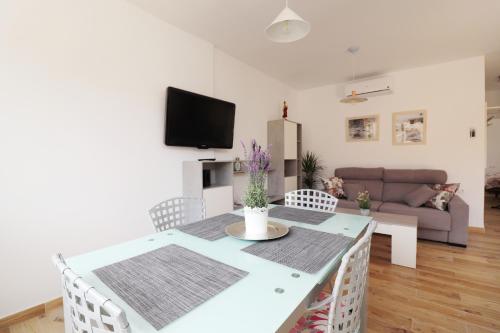 This photo about Apartment Nerja Medina SpainSunRentals shared on HyHotel.com