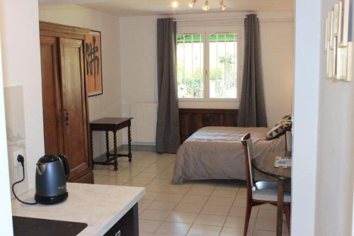 Guestroom, Studio Rez de jardin Meaux-Disney in Meaux Guestroom, Studio Rez de jardin Meaux-Disney in Meaux