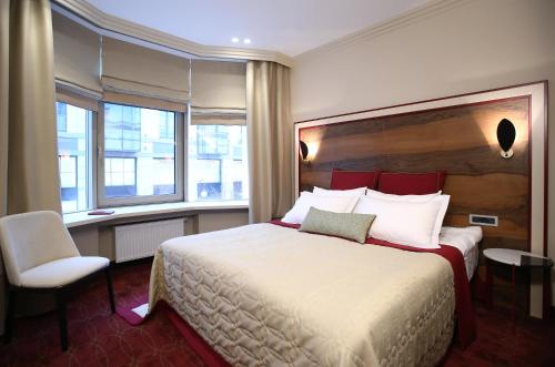 This photo about 1880 shared on HyHotel.com