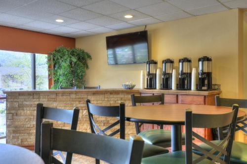Food and beverages, Edgewater Hotel and Conference Center in Gatlinburg (TN) Food and beverages, Edgewater Hotel and Conference Center in Gatlinburg (TN)