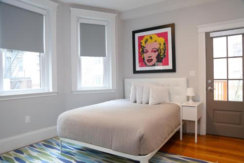 شرفة/ تراس, A Stylish Stay w/ a Queen Bed, Heated Floors.. #33 in Brookline شرفة/ تراس, A Stylish Stay w/ a Queen Bed, Heated Floors.. #33 in Brookline