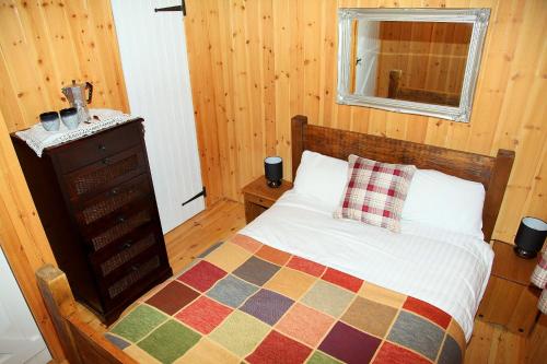 Loch Aweside Forest Cabins in Inverinan Beag Loch Aweside Forest Cabins in Inverinan Beag